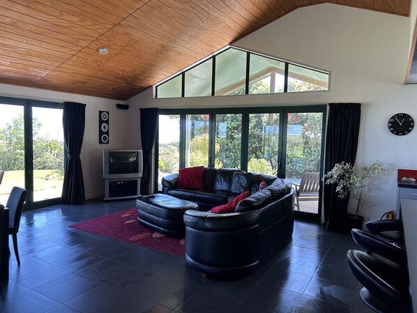 TV, DVD player, books, stereo