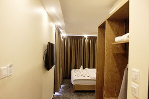 Deluxe Twin Room, 1 Double Bed | Living area