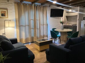 Family Room | Desk, free WiFi, bed sheets - Suites Portal San Ángel (Mexico City)
