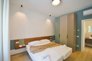 2 bedrooms, in-room safe, iron/ironing board, free WiFi