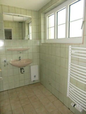 Unclassified image, 3 of 37, button