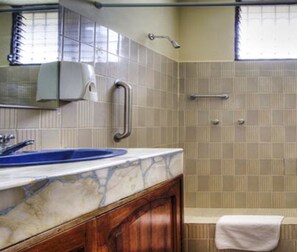 Dusche, kostenlose Toilettenartikel