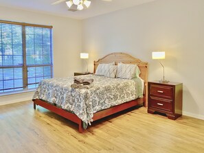 4 bedrooms, desk, iron/ironing board, free WiFi