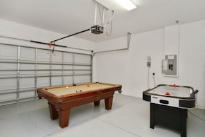 House | Game room