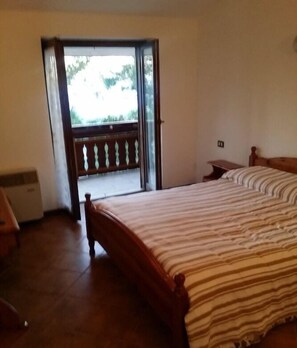 Quarto casal | Escrivaninha, camas extras/dobráveis (sobretaxa), Wi-Fi de cortesia