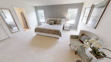 Crystal Cove Resort 4 Bedroom Vacation Home (1527) | 4 bedrooms, individually decorated, individually furnished, free WiFi