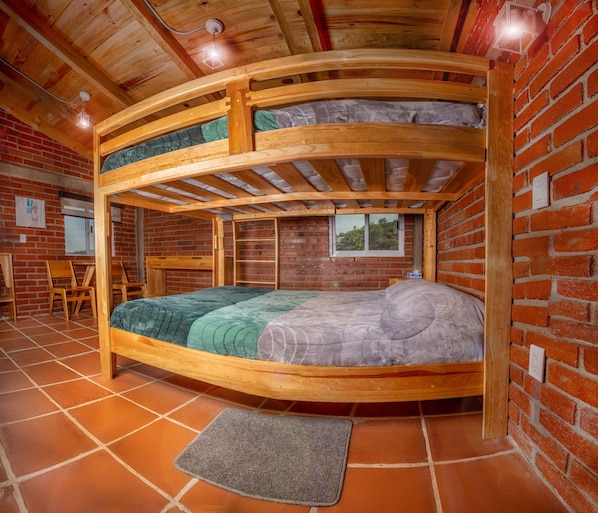 Cabane Tradition | Couette en duvet d'oie, ameublement personnalisé, Wi-Fi gratuit