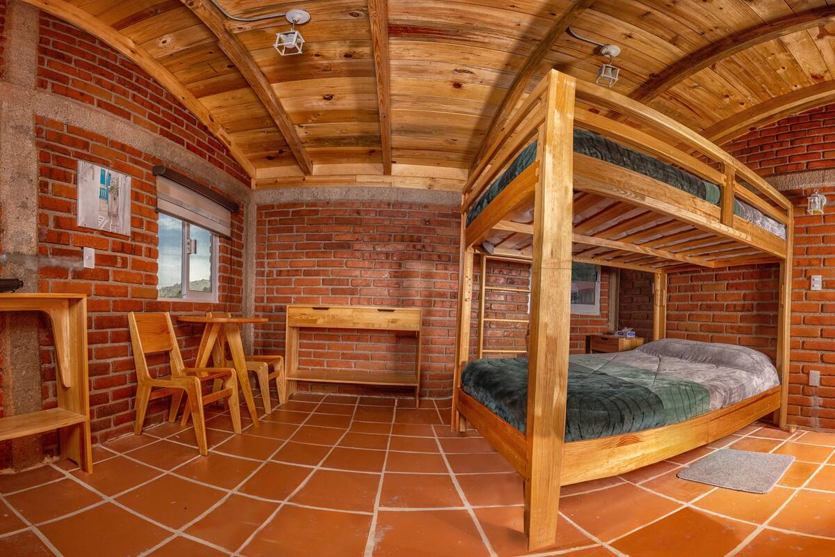 Cabana básico | Edredons de pluma, Wi-Fi de cortesia, individualmente mobiliados