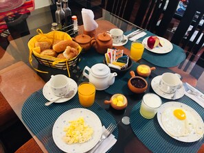 Breakfast area - Uli's House (Lima)