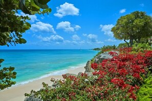 On the beach - Villa Seaclusion (Derricks)