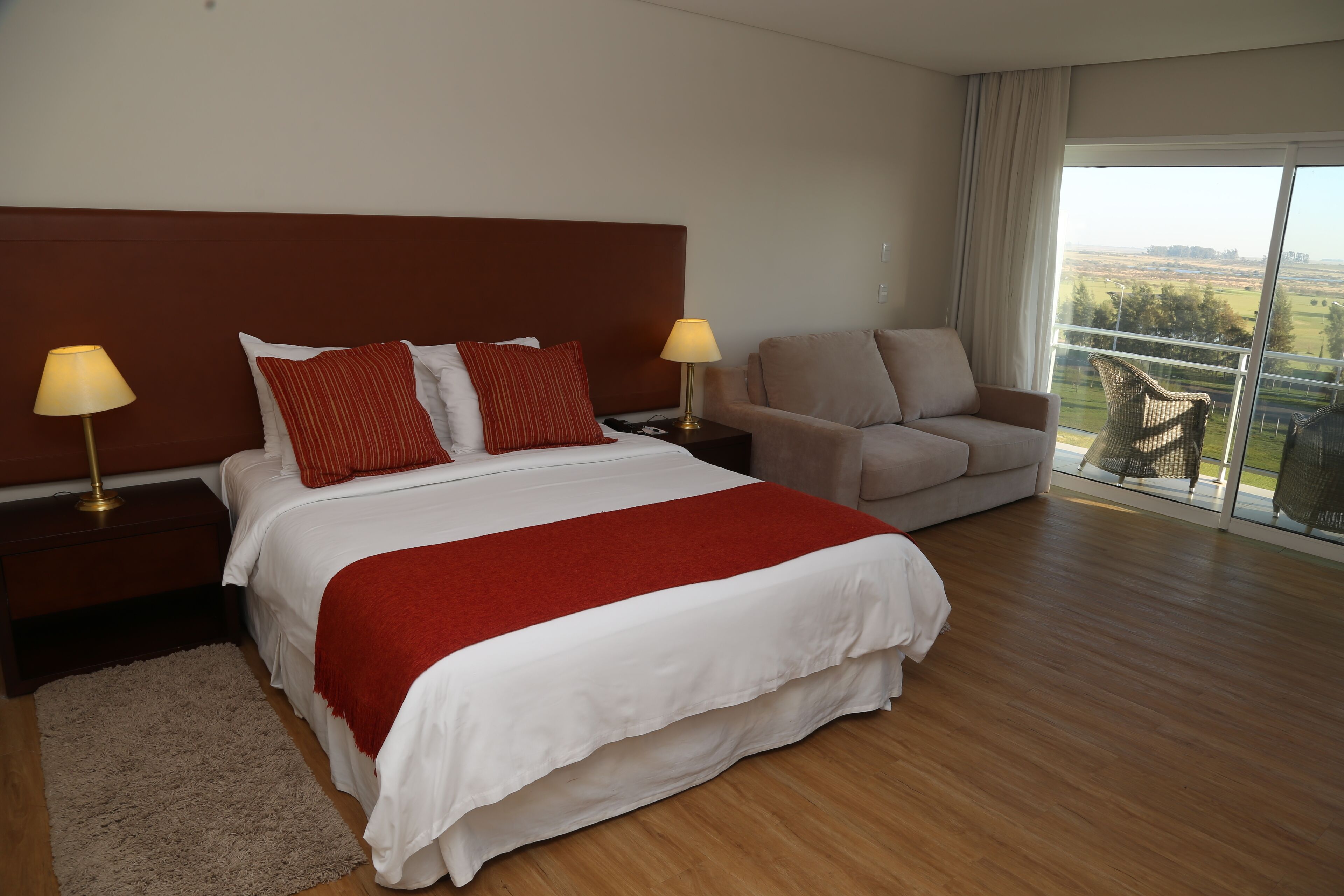 Minibar, coffres-forts dans les chambres, décoration personnalisée