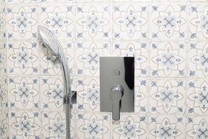 Comfort kamer, 1 twee- of 2 eenpersoonsbedden (Maldive) | Badkamer met douche