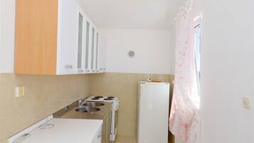 Dapur peribadi | Peti sejuk, dapur, alat memasak/pinggan mangkuk/perkakas dapur