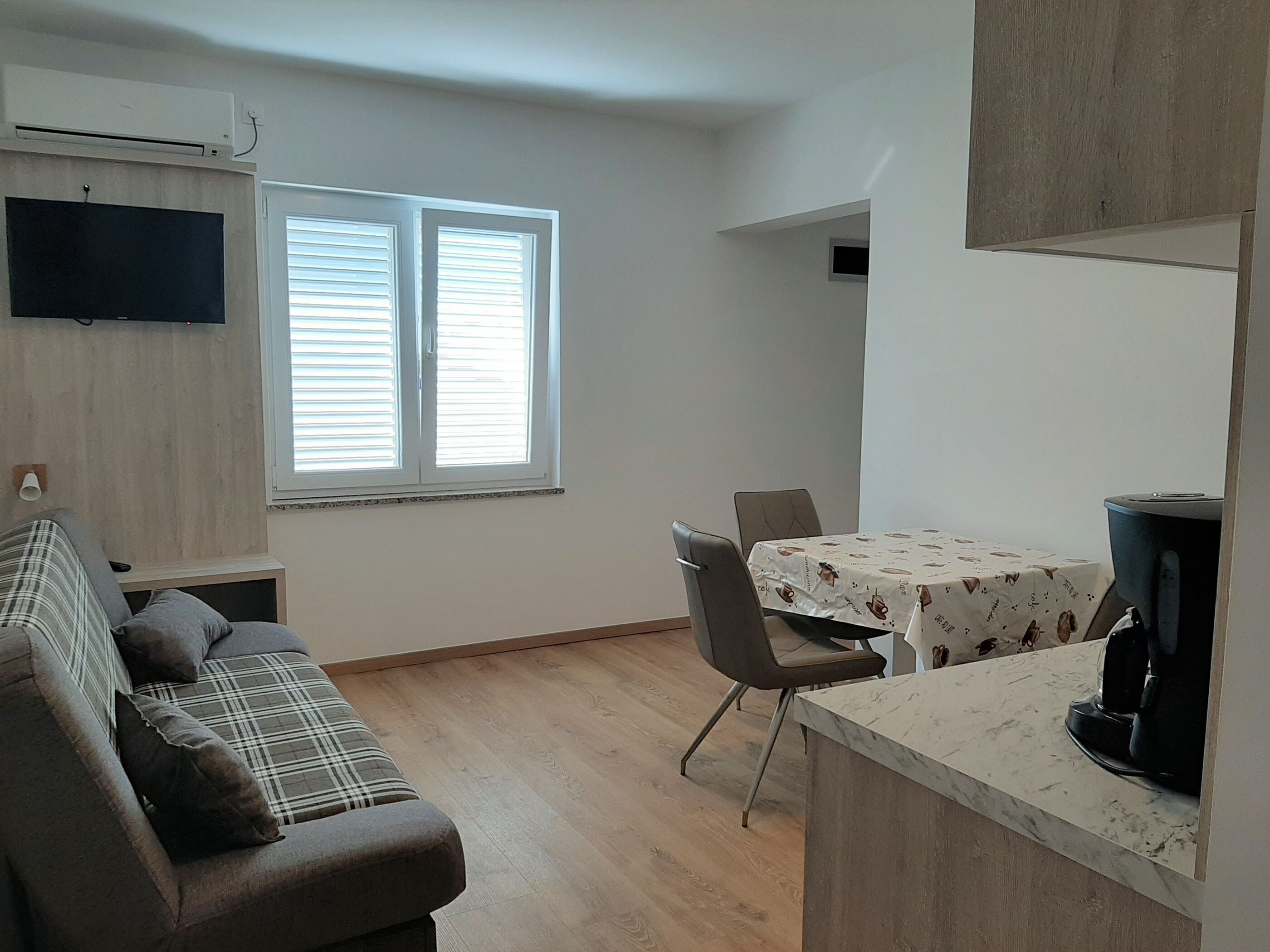 Apartment (A4) | Wohnzimmer | Fernseher