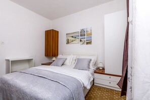 Iron/ironing board, free WiFi