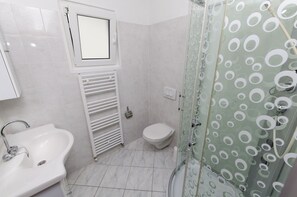 Bathroom | Shower