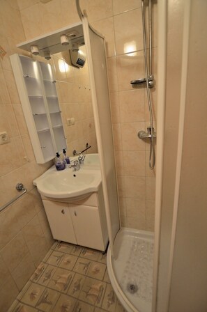 Bathroom | Shower, hair dryer - Apartment Marino (Moscenicka Draga)