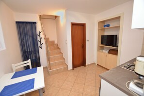 Private kitchen | Fridge, stovetop, espresso maker, toaster