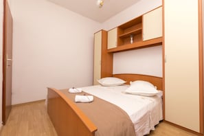 Free WiFi, bed sheets