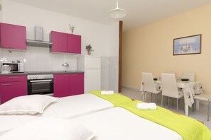Free WiFi, bed sheets - Apartments A Cappella Music (Omis)