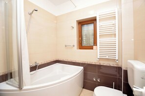 Apartment (A1) | Bathroom | Bathtub, hair dryer
