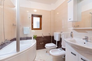 Kamar mandi | Pengering rambut dan handuk