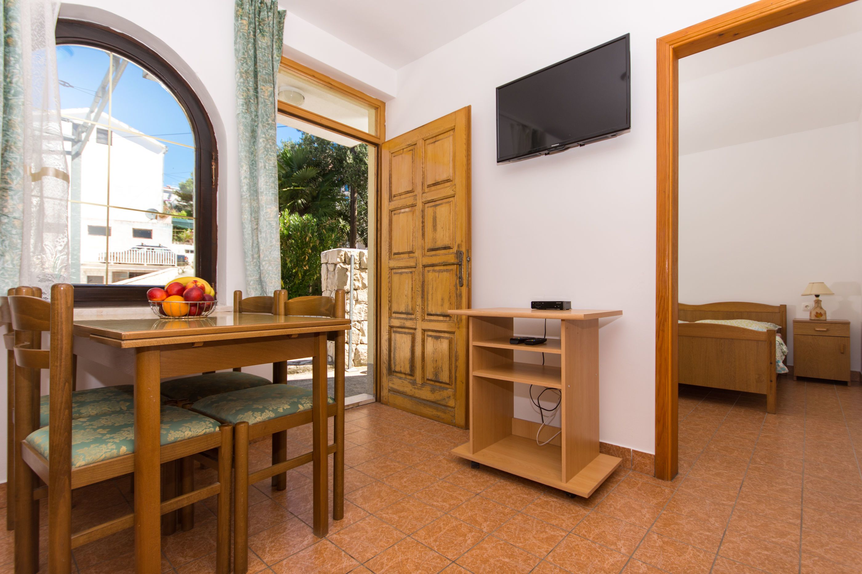 Private kitchen | Fridge, microwave, stovetop, electric kettle