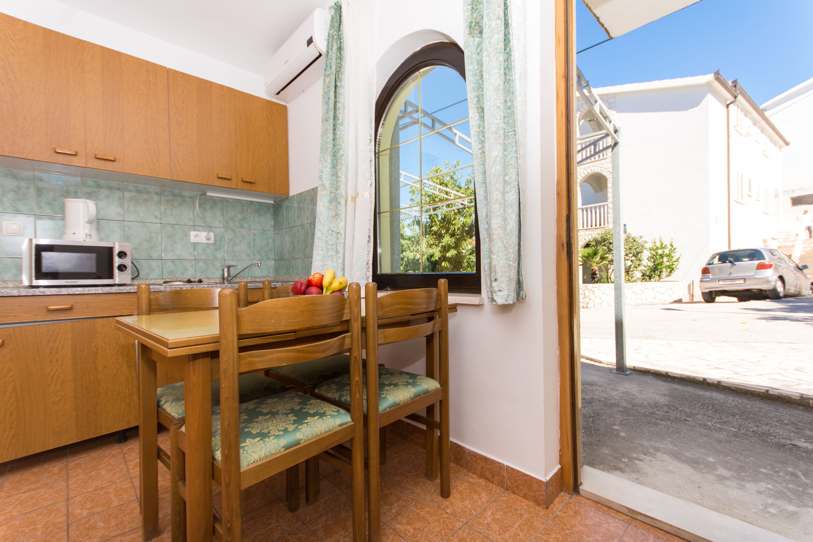 Private kitchen | Fridge, microwave, stovetop, electric kettle