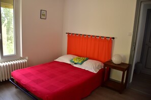 3 chambres, fer et planche à repasser, accès au Wi-Fi (inclus)