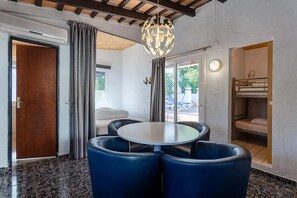 2 slaapkamers, reisbedje, gratis wifi, beddengoed