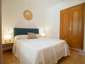 2 عدّة غرف نوم ومكواة/لوح كي