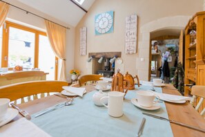 Free daily buffet breakfast  - The Old Farm of Amfreville (Picauville)