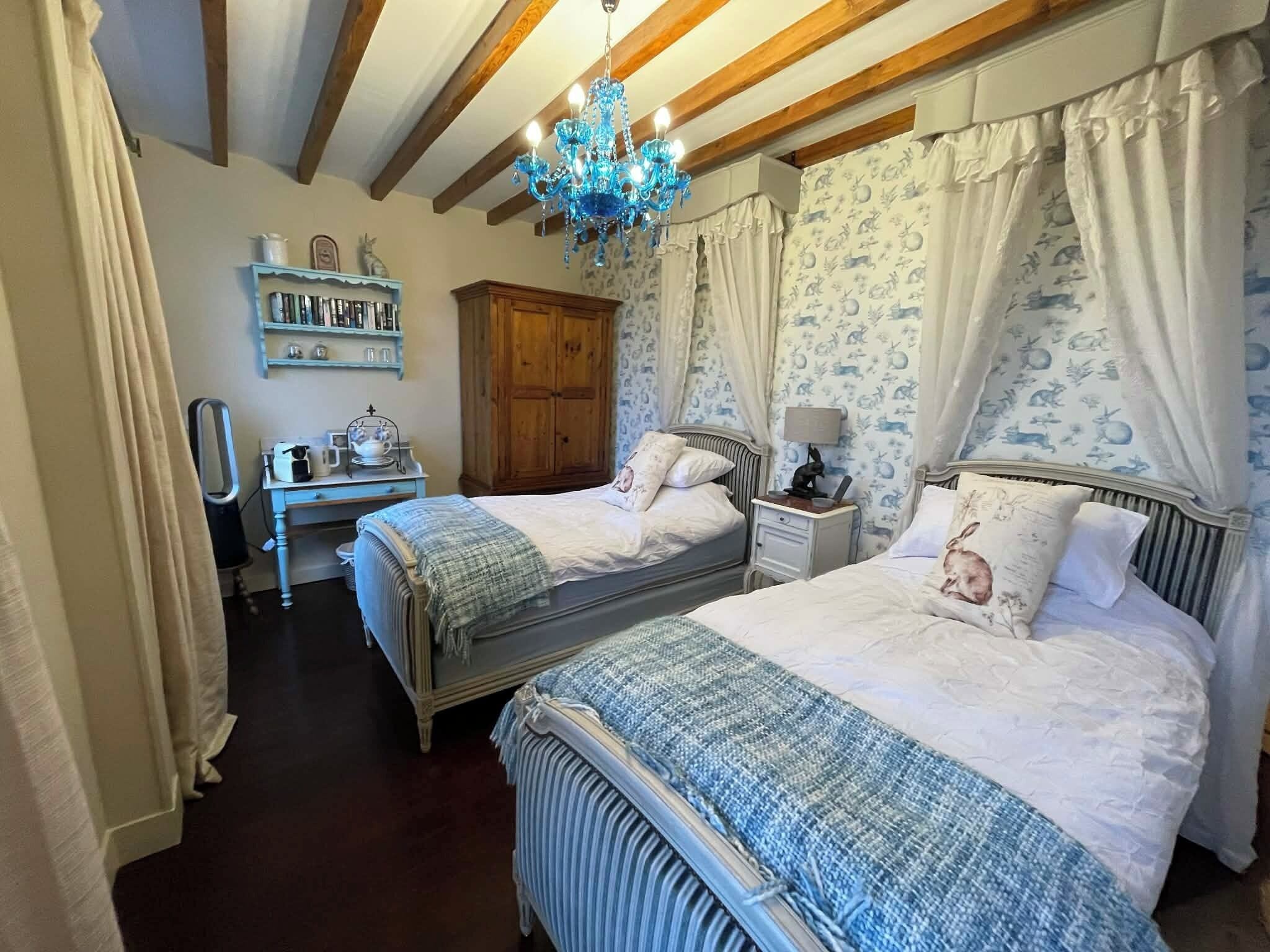 Chambre Deluxe avec lits jumeaux (Blue Toile) | 1 chambre, draps en coton égyptien, literie de qualité, couette en duvet