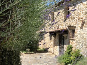 Exterior detail - PODERE BEATRICE 12P by VILLASRETREATS w/Pool, WiFi, BBQ, Chef, near 5 Terre (San Terenzo Monti)