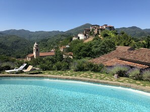 Outdoor pool - PODERE BEATRICE 12P by VILLASRETREATS w/Pool, WiFi, BBQ, Chef, near 5 Terre (San Terenzo Monti)