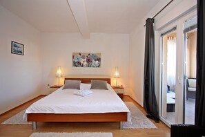 5 bedrooms - Apartments Mara (Supetar)