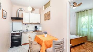 Apartment (A2) | Private kitchen | Fridge, stovetop, cookware/dishes/utensils