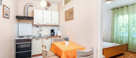 Apartment (A2) | Private kitchen | Fridge, stovetop, cookware/dishes/utensils