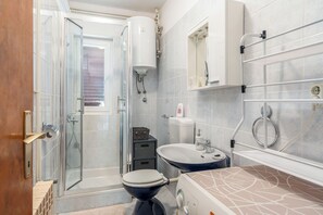 Apartment (A2) | Bathroom | Shower - Apartments Jelica (Pag)