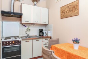 Apartment (A2) | Private kitchen | Fridge, stovetop, cookware/dishes/utensils - Apartments Jelica (Pag)