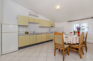 Private kitchen | Fridge, oven, stovetop, espresso maker - Apartment Neda (Dugi Rat)
