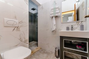 Bathroom | Shower