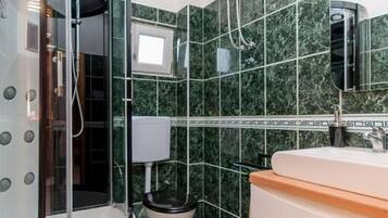 Apartment (A2) | Bathroom | Shower