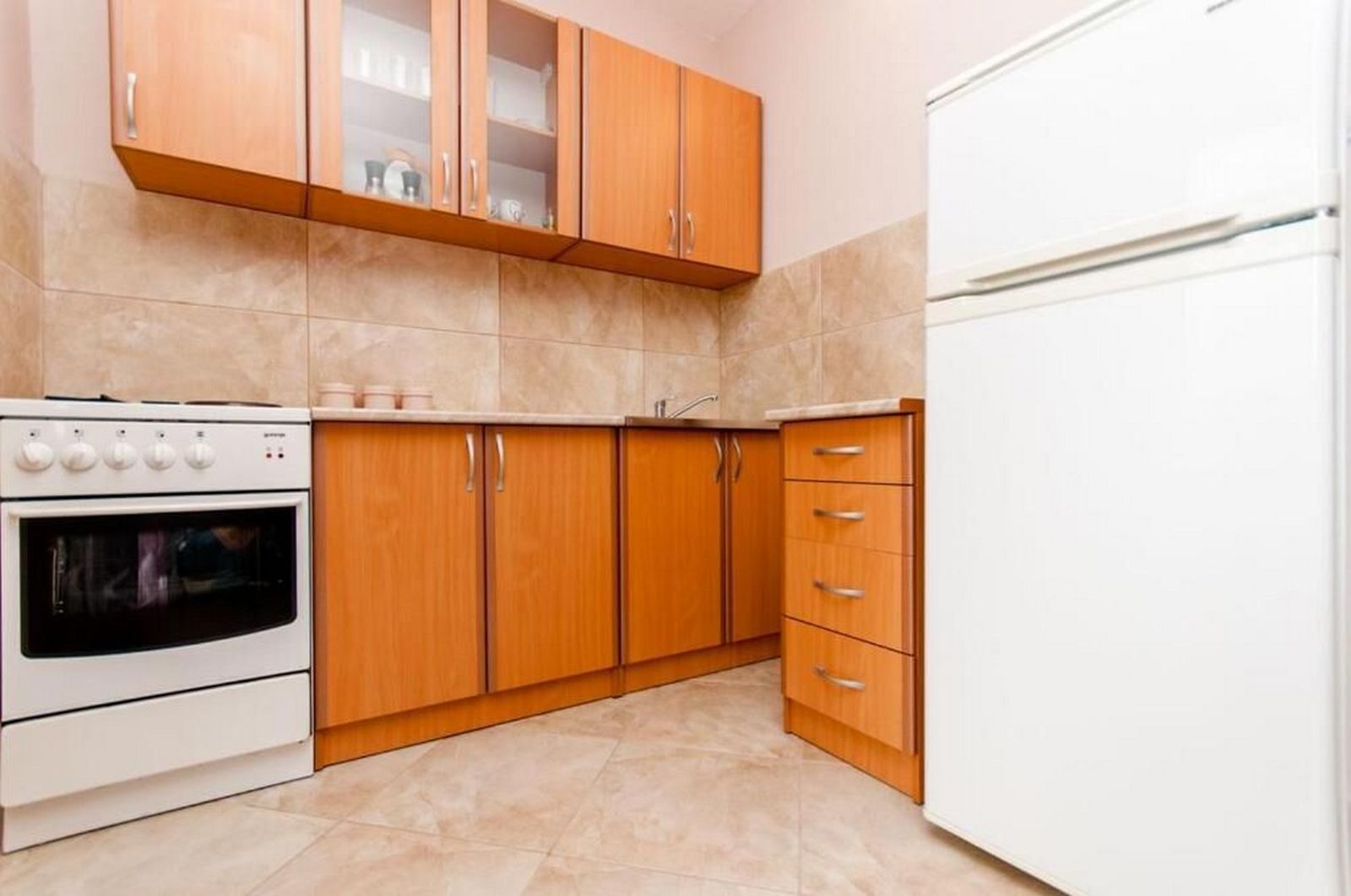 Apartment (A2) | Eigene Küche | Kühlschrank, Ofen, Herdplatte, Wasserkocher