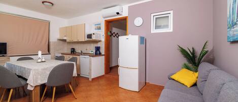 Apartment (A1) | Living room | Flat-screen TV