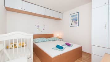 Apartment (A6) | Free WiFi, bed sheets