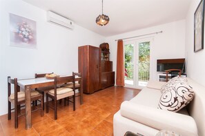 Apartment (A5) | Living room