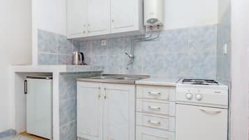 Apartment (A1) | Eigene Küche | Kühlschrank, Herdplatte