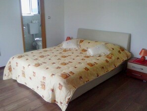 Free WiFi, bed sheets