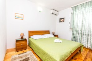 Appartement (A1) | Fer et planche à repasser, accès au Wi-Fi (inclus), literie fournie